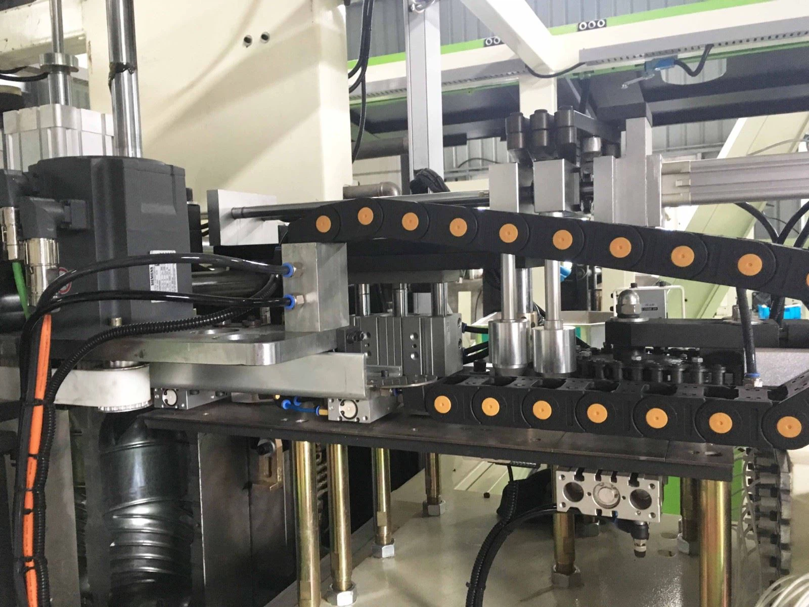 bottle blowing machine 2.jpg