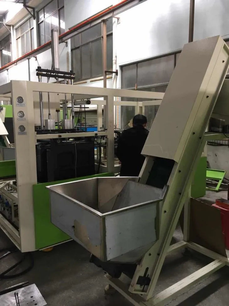 Injection Stretch Blow Molding Machine3