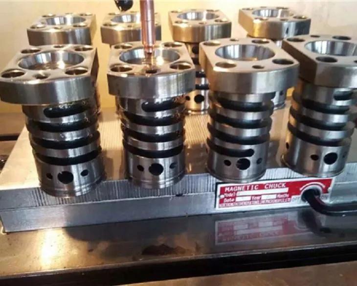 PET plastenka predoblika z vročim tekačem